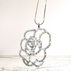 Women’s Rose Sparkling Pendent with Silver Chain